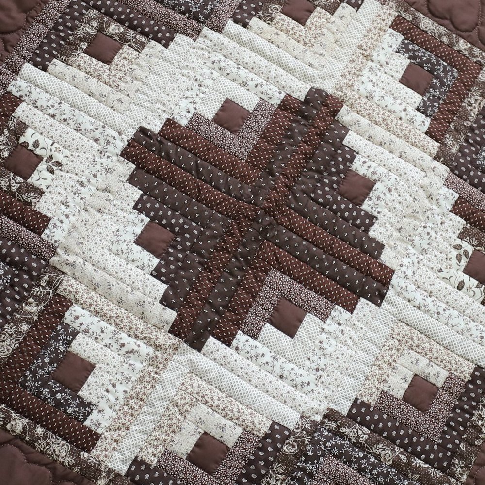 VINTAGE RUSTIC DECOR HAND SEWN HANDCRAFTED LOG CABIN AMISH QUILT WALL HANGING - Picture 6 of 7